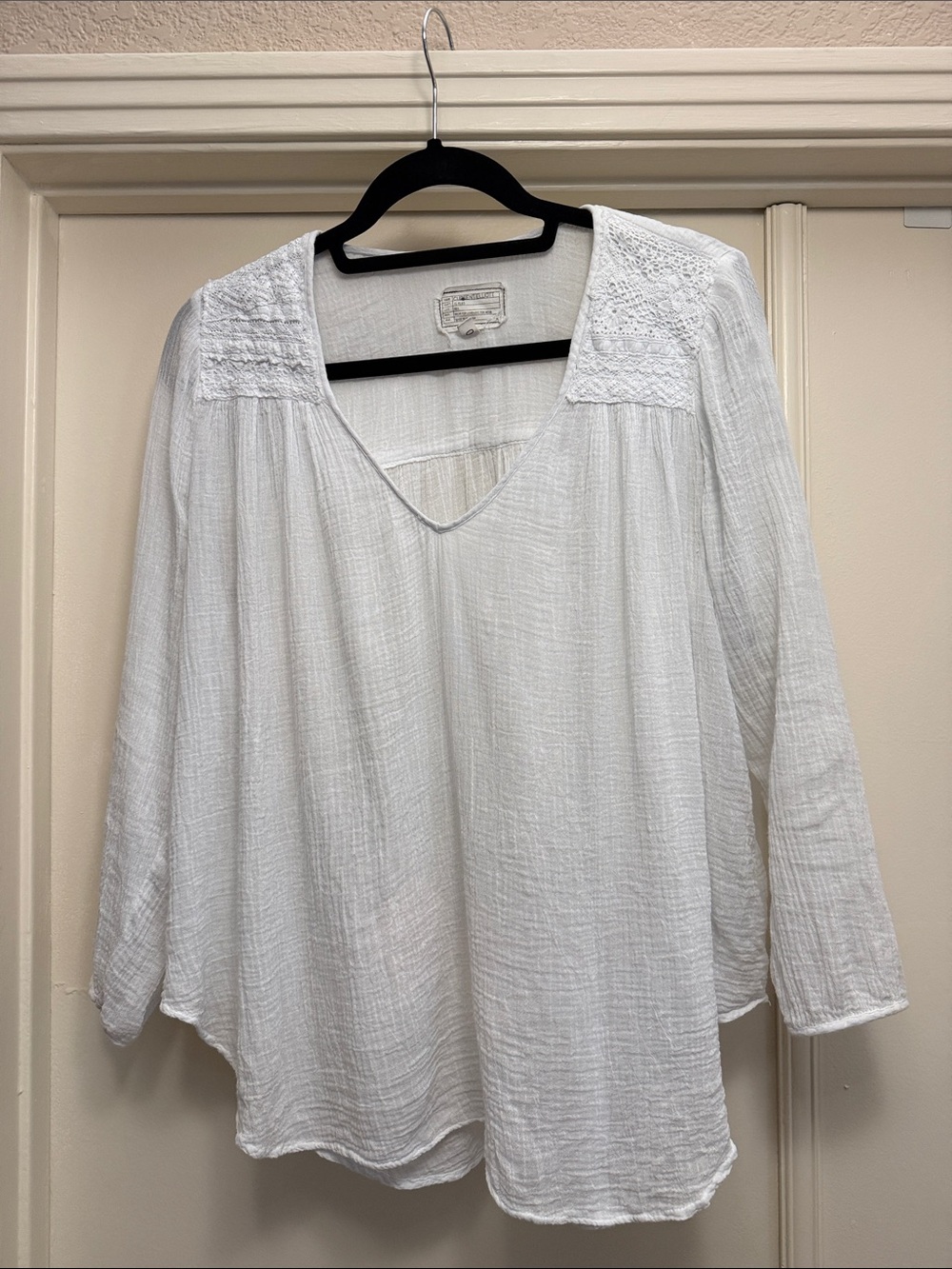 Current/Elliott White Gauze V-Neck Tunic with Lace Yoke. Size 0 (Large)